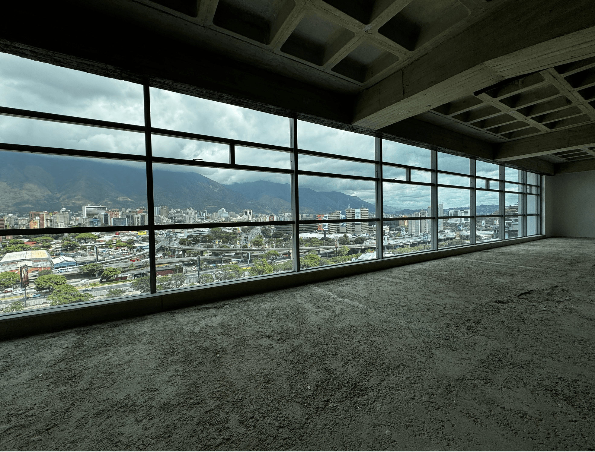 Torre Luxor Offices